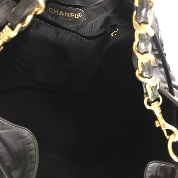 CHANEL Quilted XL CC travel bucket bag Handbag - Picture 3 of 8